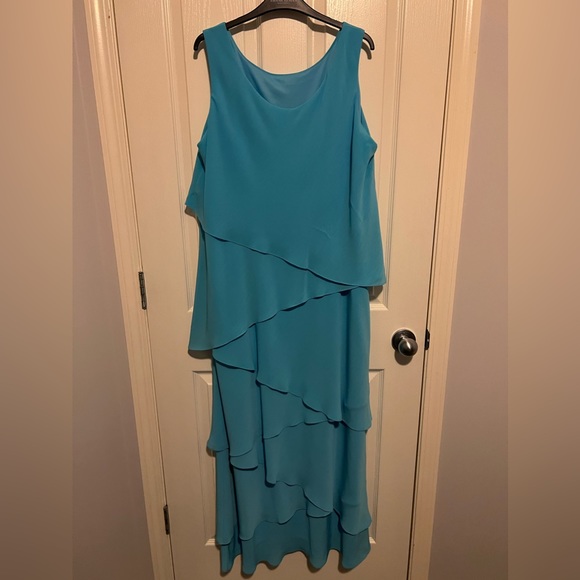 Formal ‘Mother of the Bride/Groom’ Dress with Matching Shawl - Size 18W - Picture 2 of 5